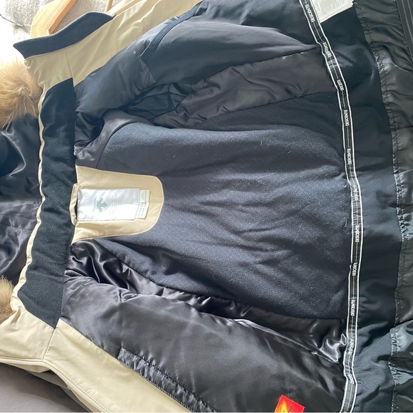 Descente Ski Jacket - Picture 9 of 16